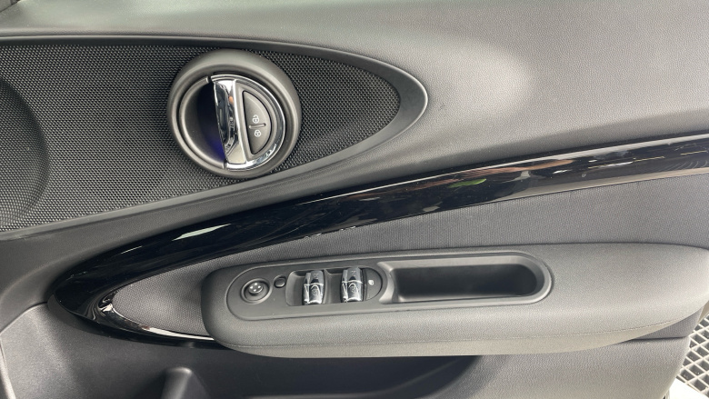 MINI Clubman 1.5 Cooper Shadow Edition 6dr Petrol Estate